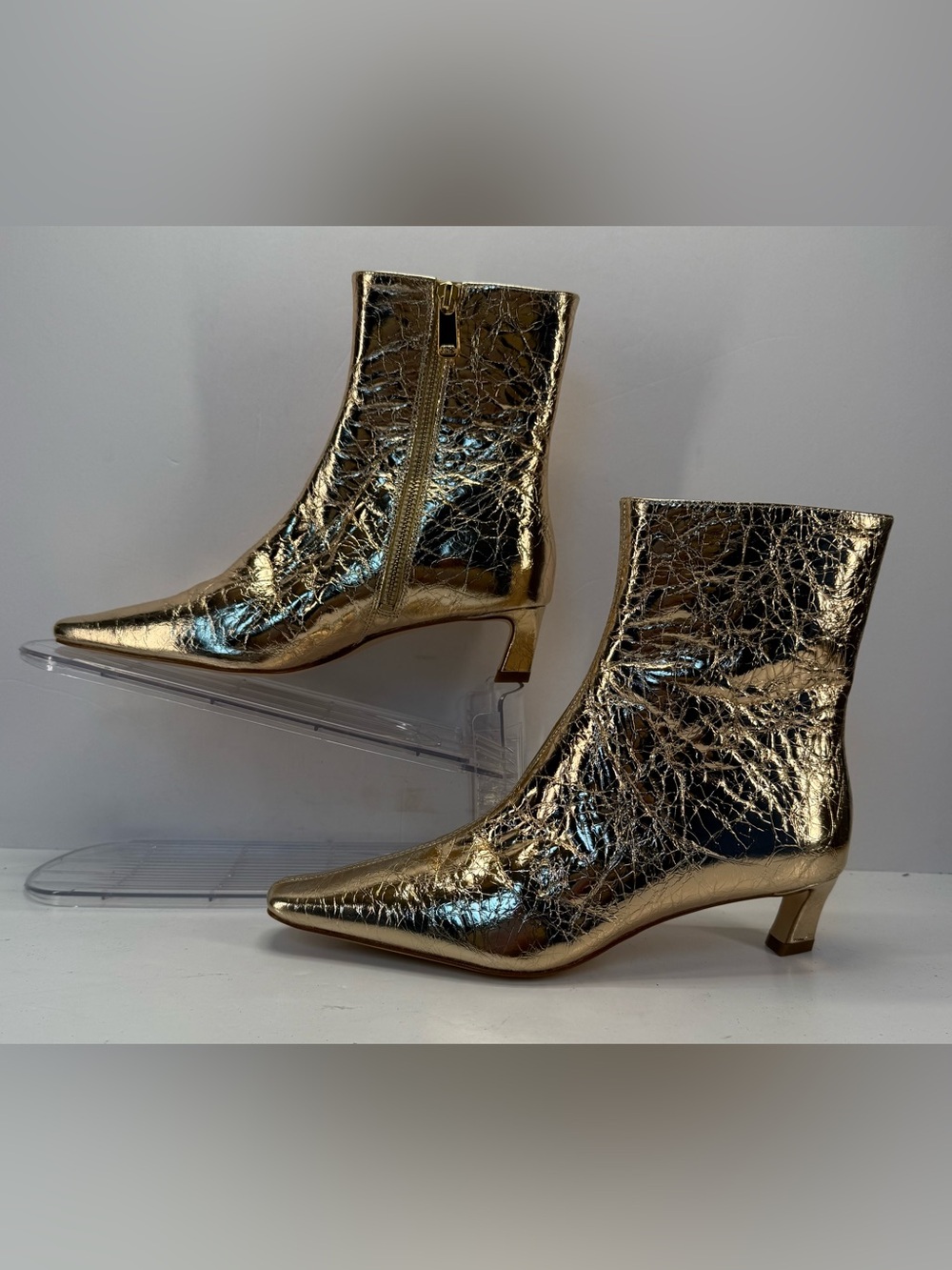 Michael Kors Crinkled Metallic Gold pointed toe Ankle Booties women’s size 6.5 - Picture 3 of 16